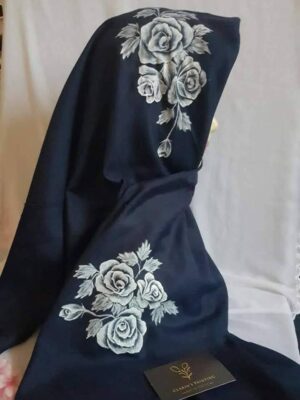 Hijab Motif Lukisan Mawar Putih