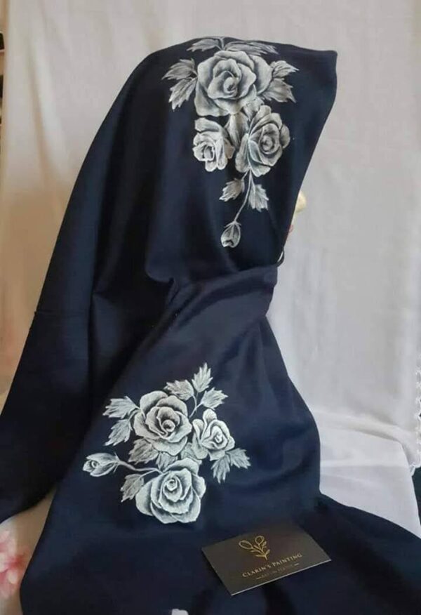 Hijab Motif Lukisan Mawar Putih