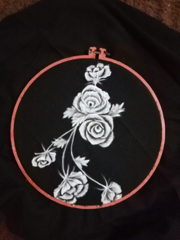 Hijab Motif Lukisan Mawar Putih