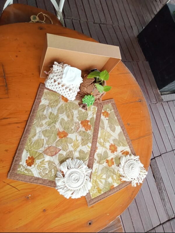 hampers 2p2 Clarins Art Exclusive Custom Hampers Package 2