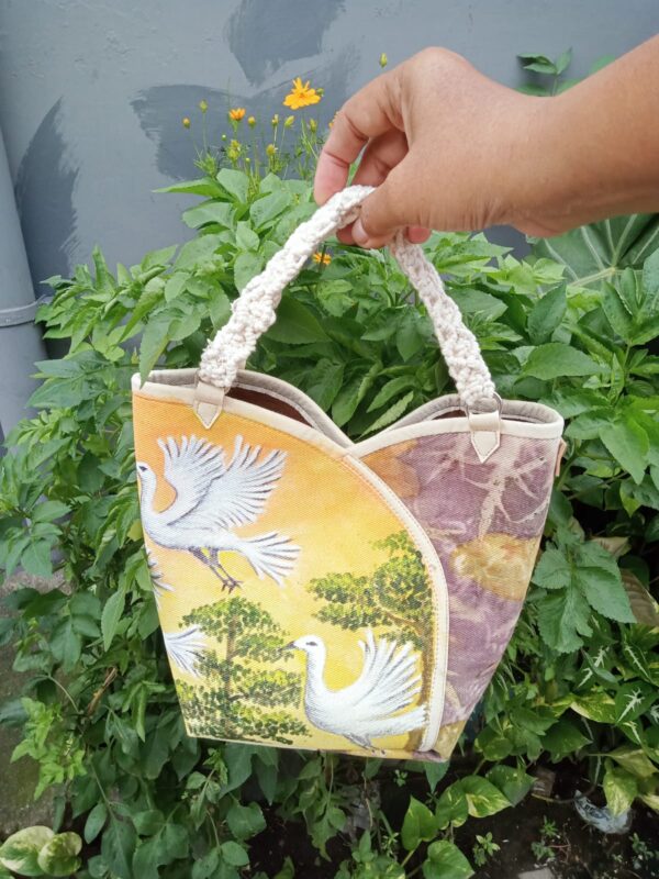 tas bangau putih 2 Tas Jinjing Motif Bangau Putih